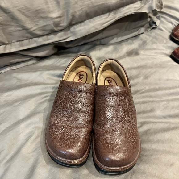 Tooled leather loafer clogs - Picture 2 of 4